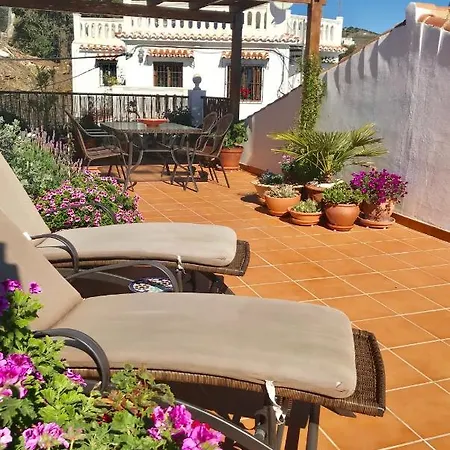 Urb. Punta Lara Calle Angelines 40 * Nerja